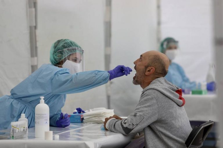 El cribado de la USC detecta un 0,82% de positivos entre casi 14.000 alumnos