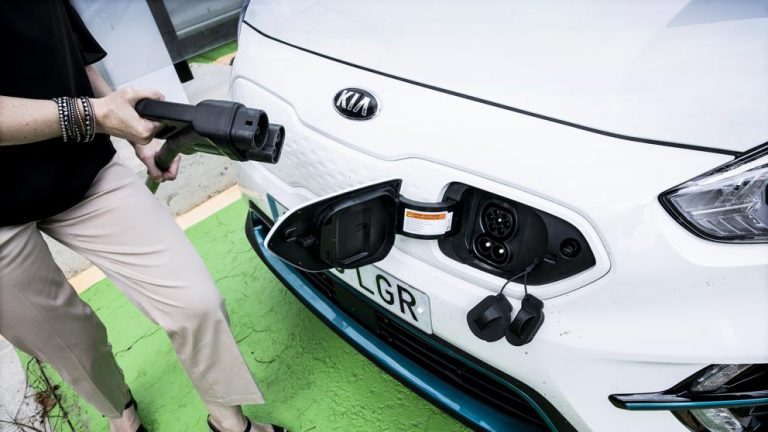 Ecologistas piden impuesto de matriculación que grave todos los vehículos menos los eléctricos