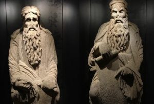 Arrancan los trabajos para recuperar la propiedad pública de las estatuas del Mestre Mateo