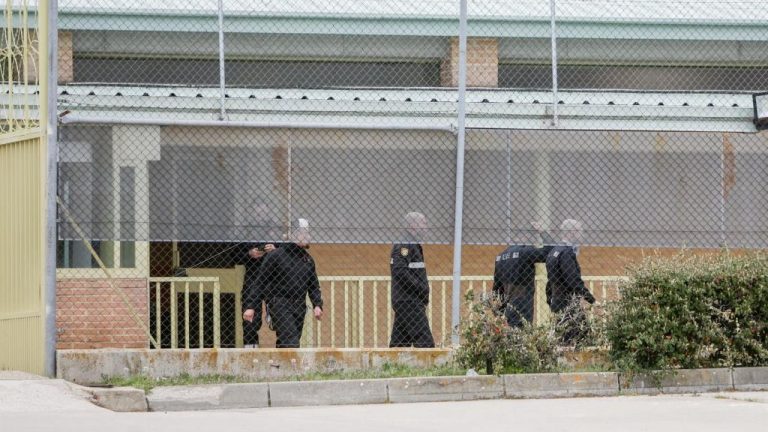 Interior suspende permisos y comunicaciones especiales en las prisiones