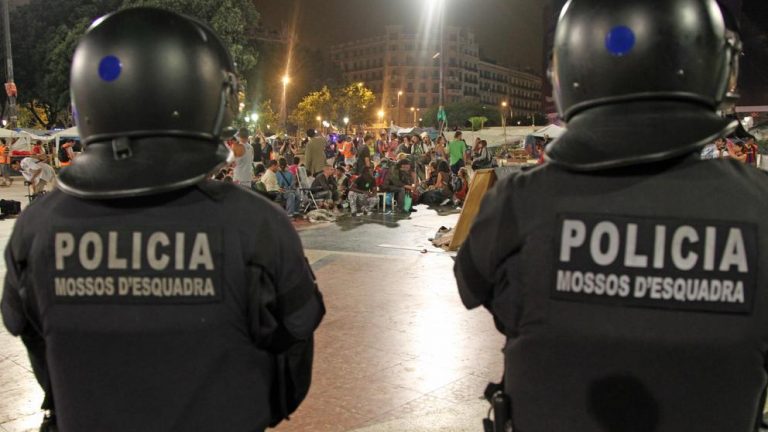 Fiscalía y Gobierno catalán piden cárcel para un acusado de lesionar a dos mossos