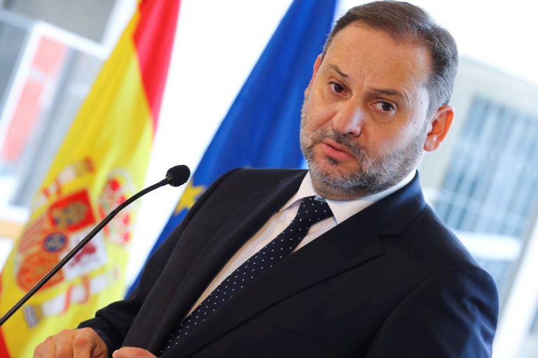 Ábalos dice que los campamentos en Canarias son provisionales