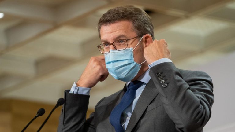 Feijóo defiende subir el 0,9% los sueldos de altos cargos y no congelarlos