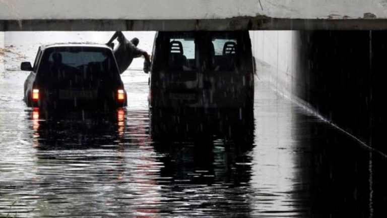Bomberos de Valencia suman más de 70 intervenciones por lluvia
