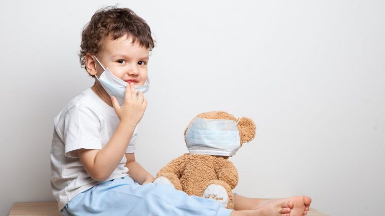 Investigadores identifican un factor clave de por qué los niños no tienen síntomas graves de COVID-19