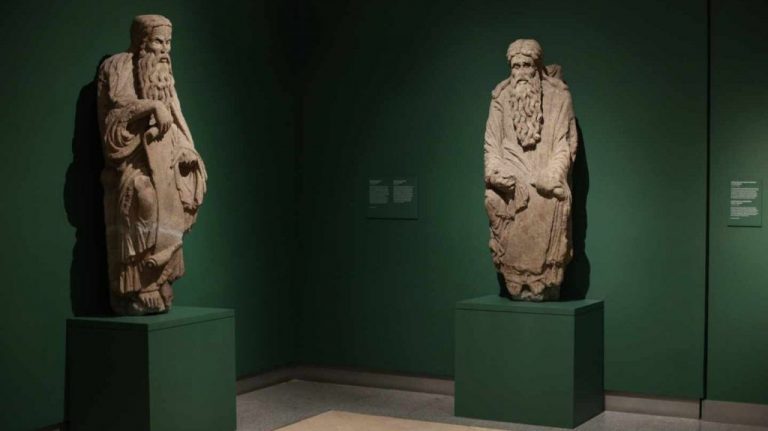 Xunta de Galicia: El traslado de las estatuas de Abraham e Isaac del Pazo de Meirás 