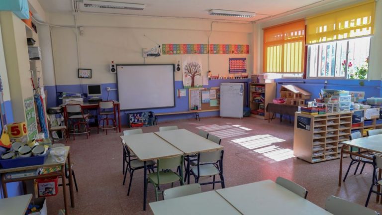 Cerrados seis centros escolares en Andalucía y 261 aulas afectadas