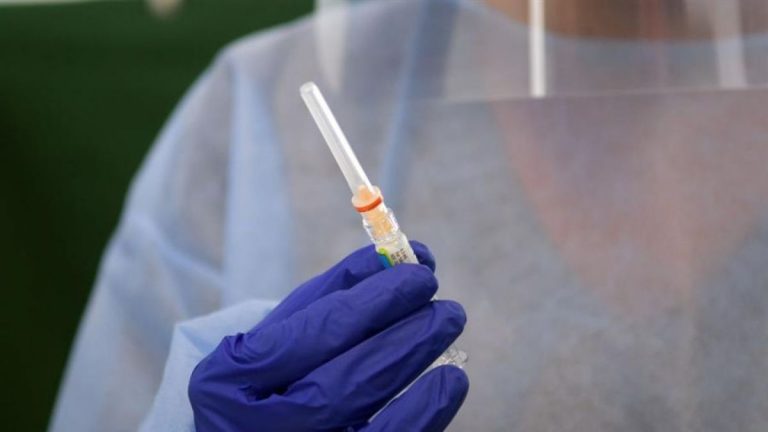 Los residentes y el personal sanitario de residencias serán los primeros en vacunarse