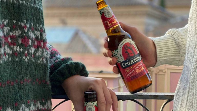 Cruzcampo elabora en Jaén una edición limitada para Navidad