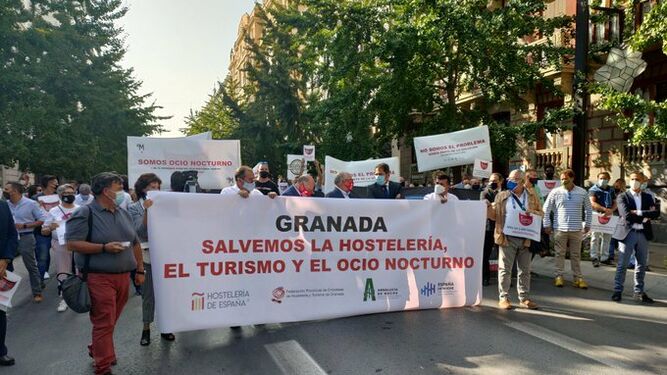 Hosteleros andaluces convocan movilizaciones en las capitales