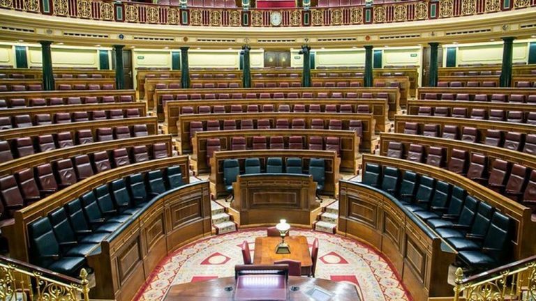 El PSOE se defiende de los ataques del PP sobre el control de los bulos