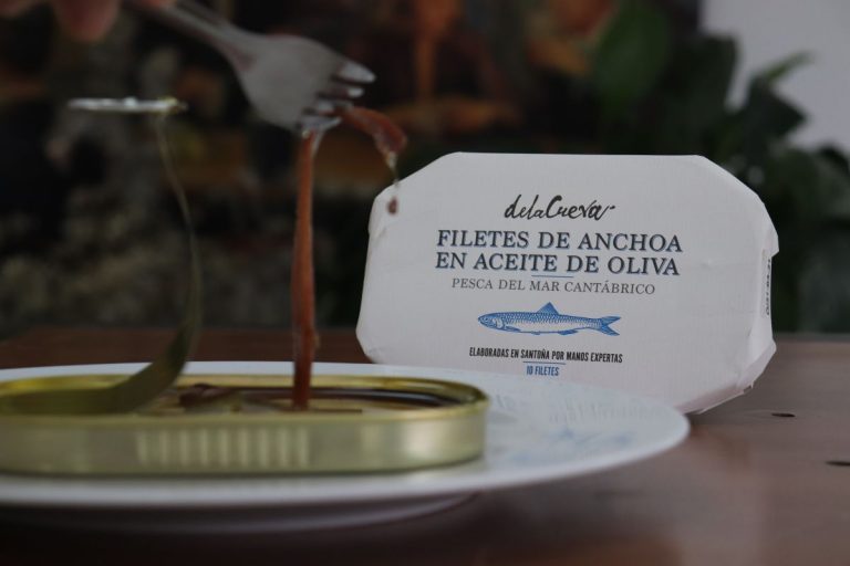 Del azafrán a las anchoas: De la Cueva lanza su nueva gama de productos gourmet
