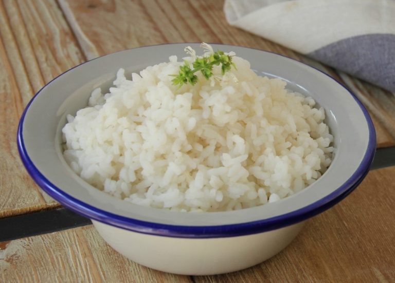 Así de fácil puedes hacer arroz en el microondas (sin notar la diferencia)
