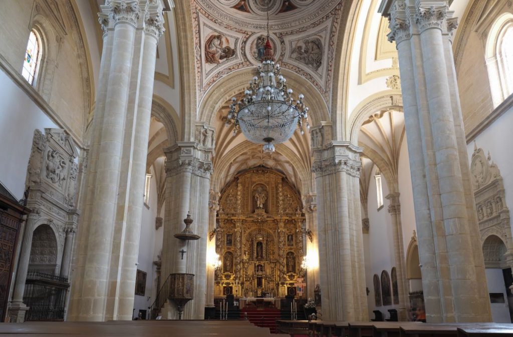 Pueblos de España que parecen de cuento de hadas 8 Baeza Catedral de la Natividad de Nuestra Senora nave central
