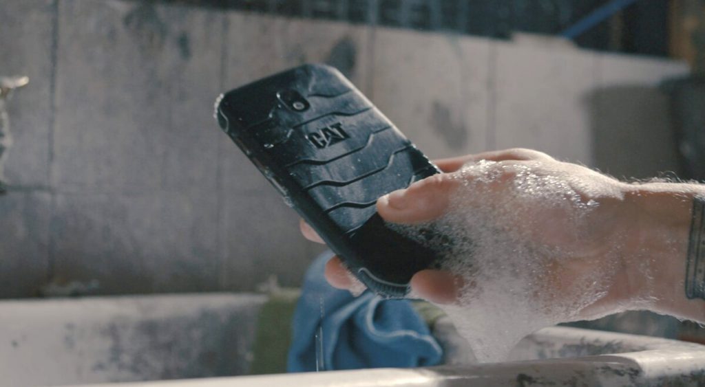 Así es el móvil anti-covid: con material antibacterial y cámara térmica 12 COVID