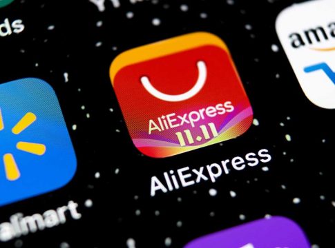 Sankt-Petersburg, Russia, February 3, 2019: Aliexpress applicati Cómo devolver un producto en AliExpress