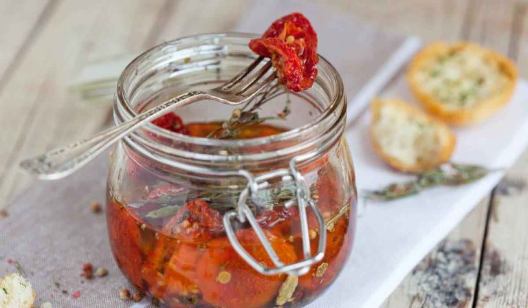 Cómo hacer tomates secos en el microondas