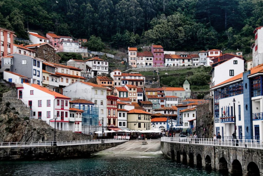 Pueblos de España que parecen de cuento de hadas 9 Cudillero. Asturias