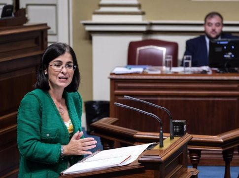 Darias niega que el Gobierno haya dejado 'sola' a Canarias ante la crisis migratoria Darias niega que el Gobierno haya dejado 'sola' a Canarias ante la crisis migratoria