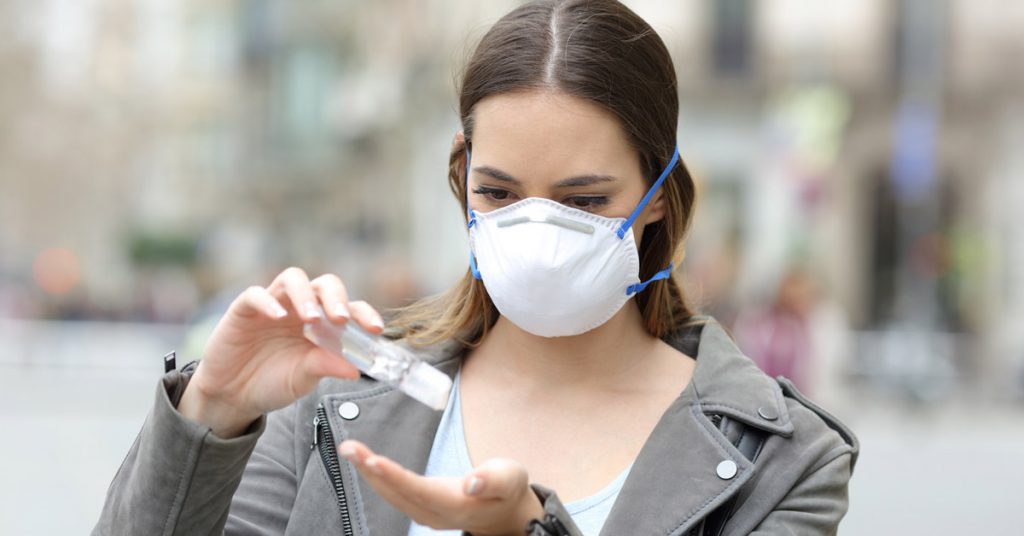 Todo lo que hacemos mal al usar mascarillas 155 El asunto de no lavarnos las manos al colocarnos las mascarilla y después