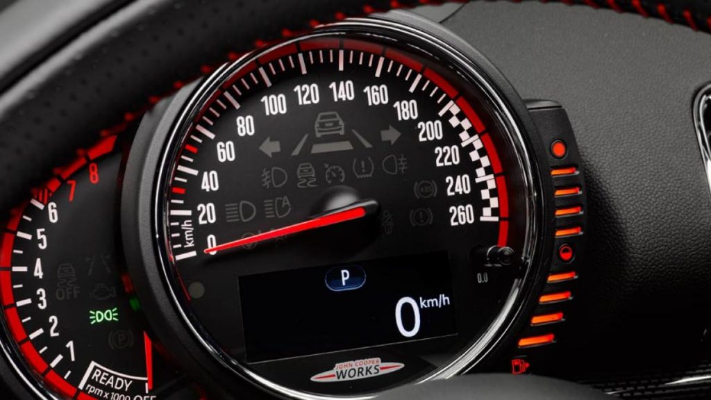 Por qué tu coche no puede ir a más de 240 km por hora (según el velocímetro) 62 El motivo que debes conocer sobre el coche