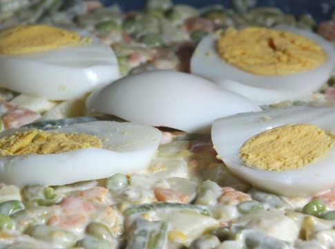 Ensaladilla Rusa Cómo preparar ensaladilla rusa con gambas