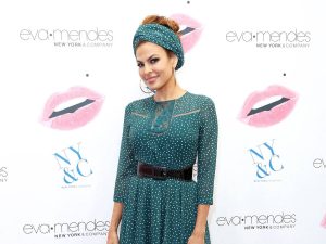 Tatuaje Eva Mendes: la actriz enseña el homenaje a Ryan Gosling y responde a sus fans
