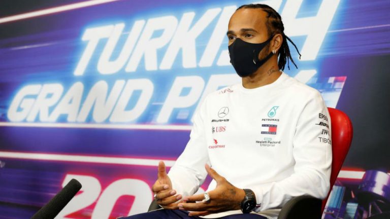 Hamilton pierde la paciencia: podría cortar con la FIA