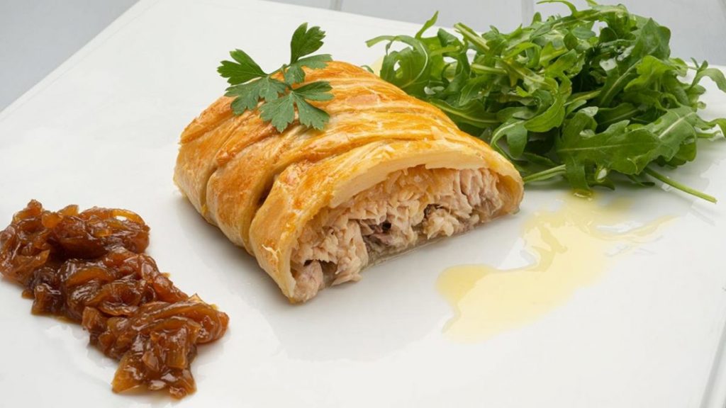 La receta de Karlos Arguiñano para hacer una trenza de trucha asalmonada 1 Procedimiento explicado por Karlos Arguiñano