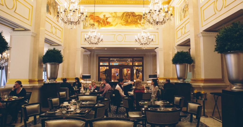 Un bar lleno de brillo Gossip Girl Nueva York 