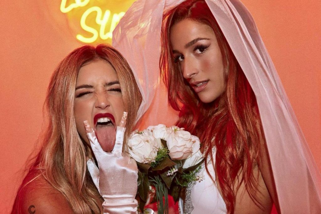 Lola Indigo y Belén Aguilera juntas en 'La Tirita' 1 LOLA ÍNDIGO BELEN AGUILERA La tirita