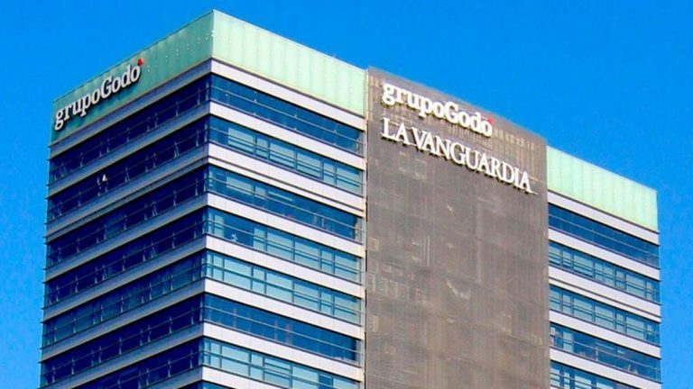 'La Vanguardia' celebra 50.000 ediciones con un suplemento especial