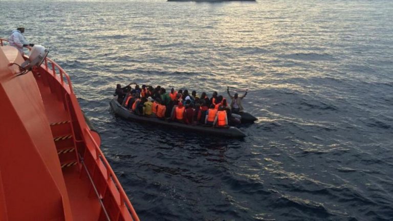 Llegan nueve pateras con 106 inmigrantes a las costas de Murcia