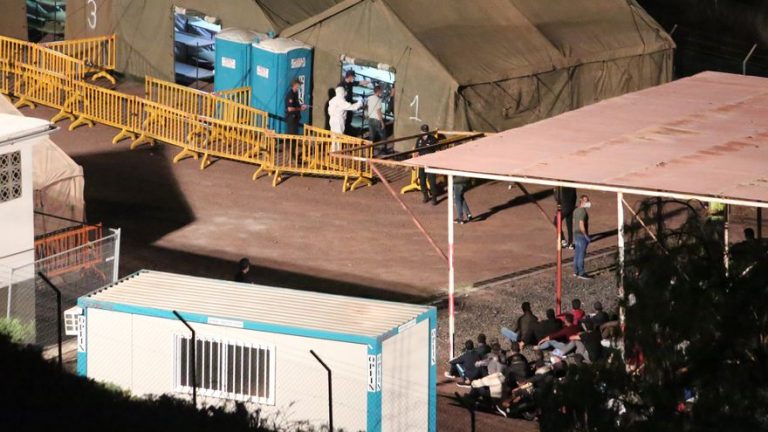 Interior traslada a otros 200 migrantes al CATE de Barranco Seco