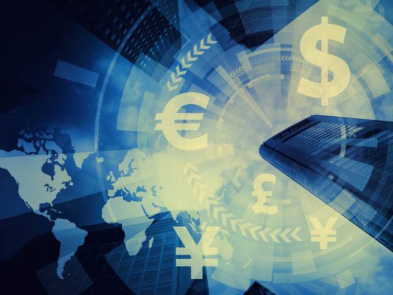 Los españoles sufrieron la tercera mayor caída de la renta disponible de toda la OCDE