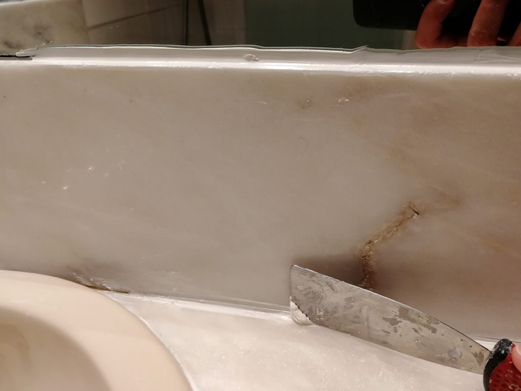 Cómo quitar la silicona y cambiarla por otra nueva 3 Pasos