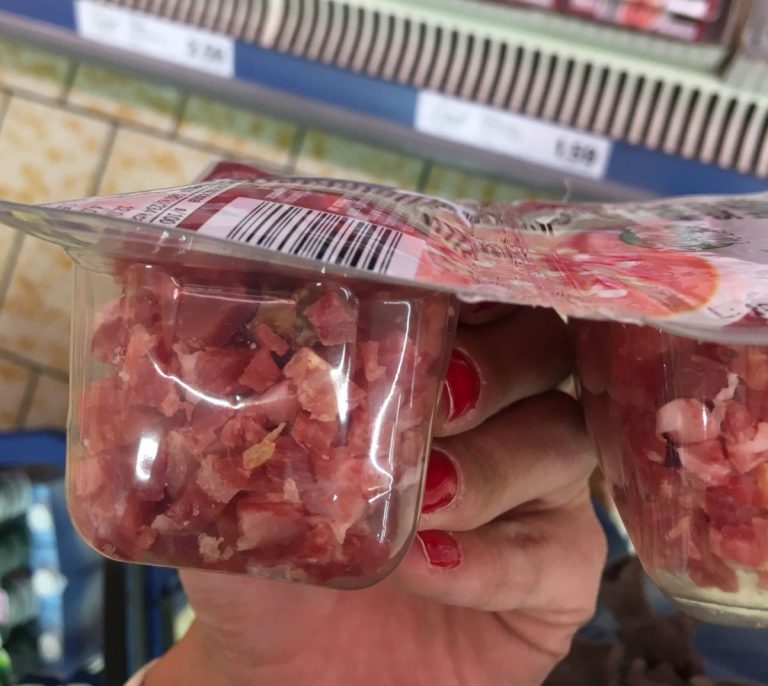 Por qué los envases de comida del súper se hinchan