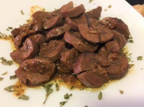 Riñones al vino Cómo hacer riñones al vino blanco que te chuparás los dedos