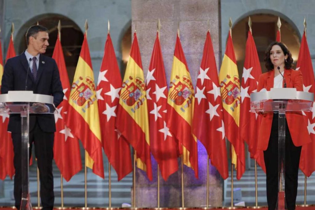 Sánchez y Díaz Ayuso en rueda de prensa conjunta.