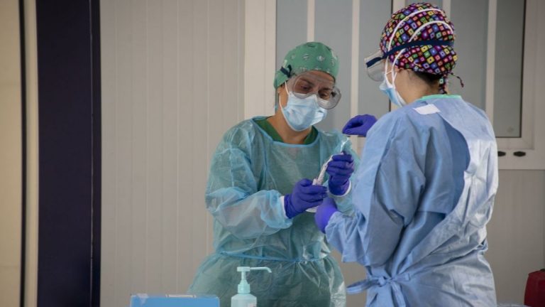Descienden a 81 los pacientes ingresados en UCI en Galicia