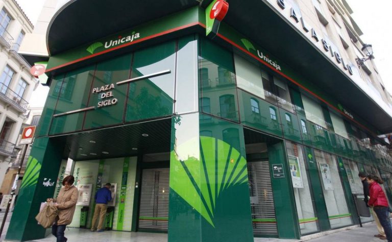 Unicaja Banco bonifica la domiciliación de nómina con una tarjeta de hasta 250 euros