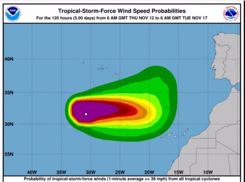 La AEMET advierte que el ciclón tropical 'Theta' se acerca a Canarias La AEMET advierte que el ciclón tropical 'Theta' se acerca a Canarias