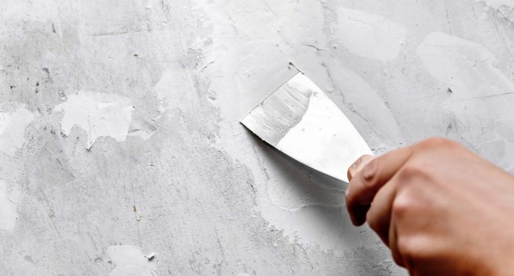 Cómo tapar agujeros en las paredes