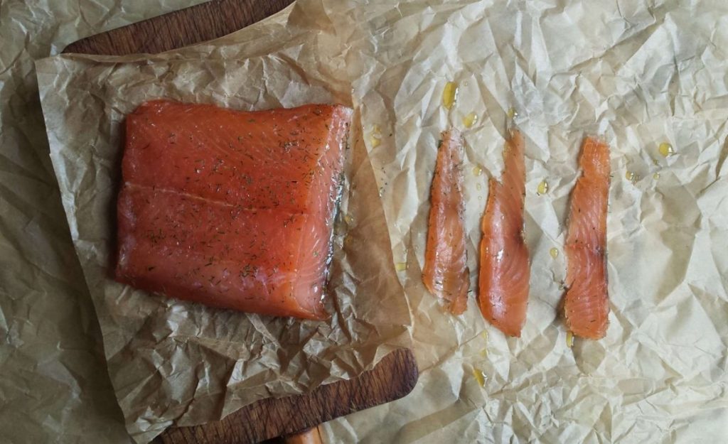 Cómo hacer un salmón ahumado que esté delicioso 5 Paso 3 proceso de ahumado