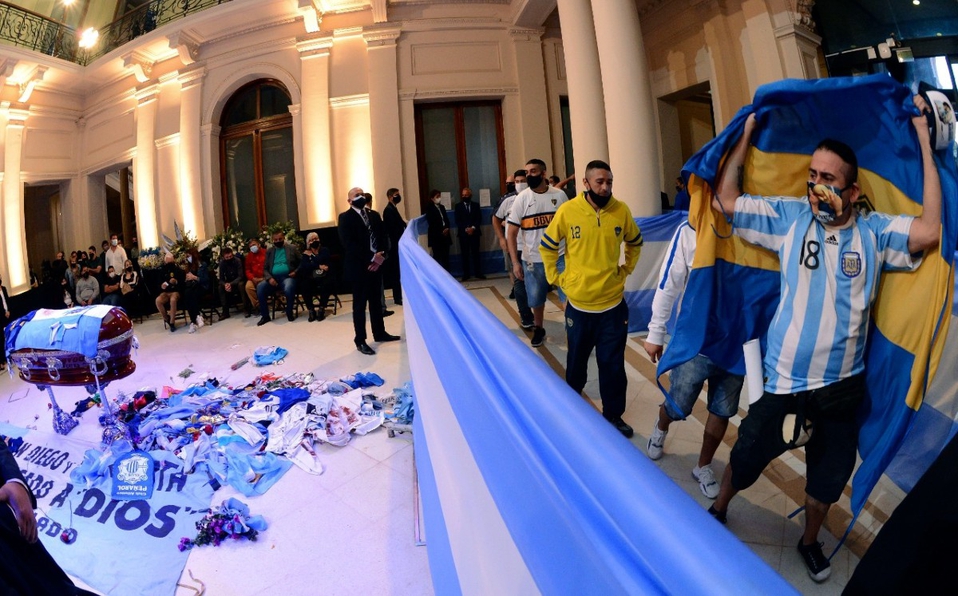 argentina multitud despide diego maradona