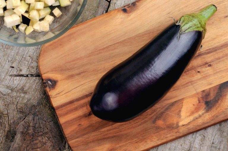 Cómo freír berenjenas que estén crujientes