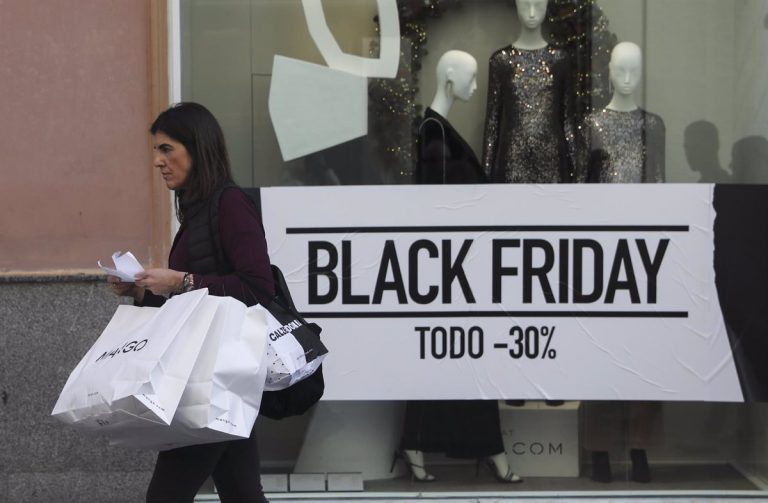 El 70% de los españoles no comprará en el 'Black Friday', según la OCU