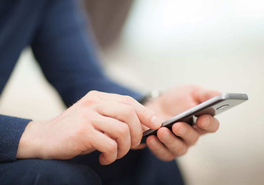 Comienza intentando marcar en tu móvil ##002# y dale al botón de llamar. 