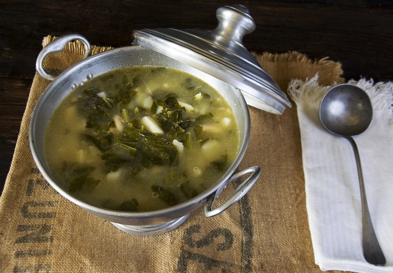 Cómo hacer un caldo gallego tradicional en pocas horas