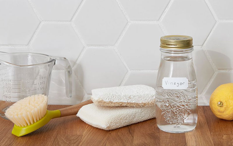 Cómo eliminar la caspa 4 Vinagre blanco para caspa